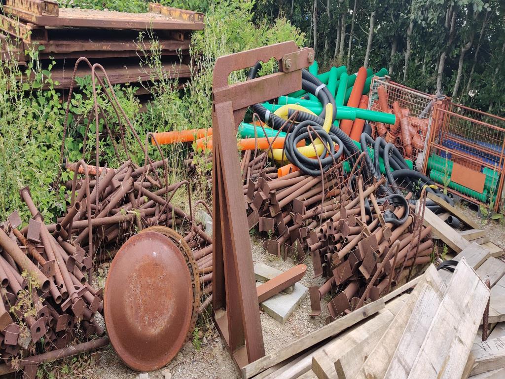 Vehículos de obra y construcción modernos y bien mantenidos y otros equipos mecánicos del sector de la ingeniería civil-1