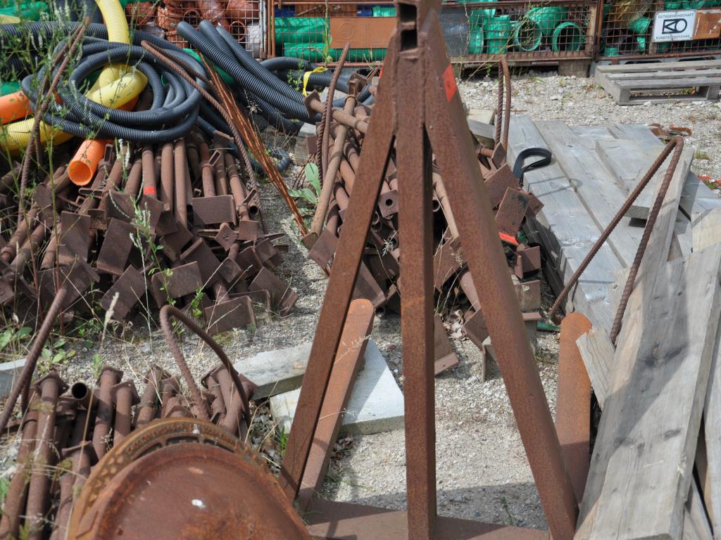 Vehículos de obra y construcción modernos y bien mantenidos y otros equipos mecánicos del sector de la ingeniería civil-2