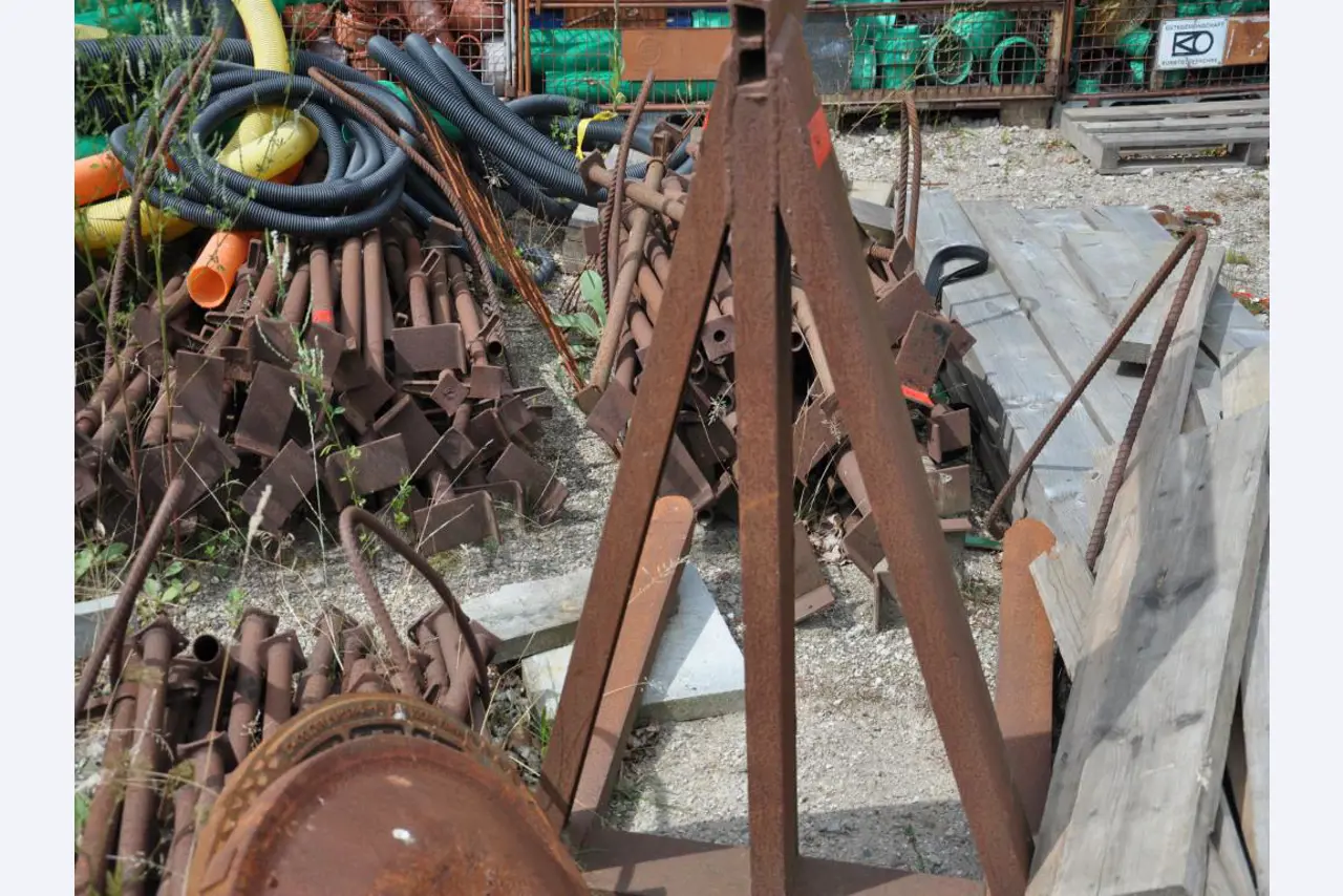 Moderne, gepflegte Bau- und Baustellenfahrzeuge sowie weitere maschinelle Ausstattung aus dem Tiefbau-2