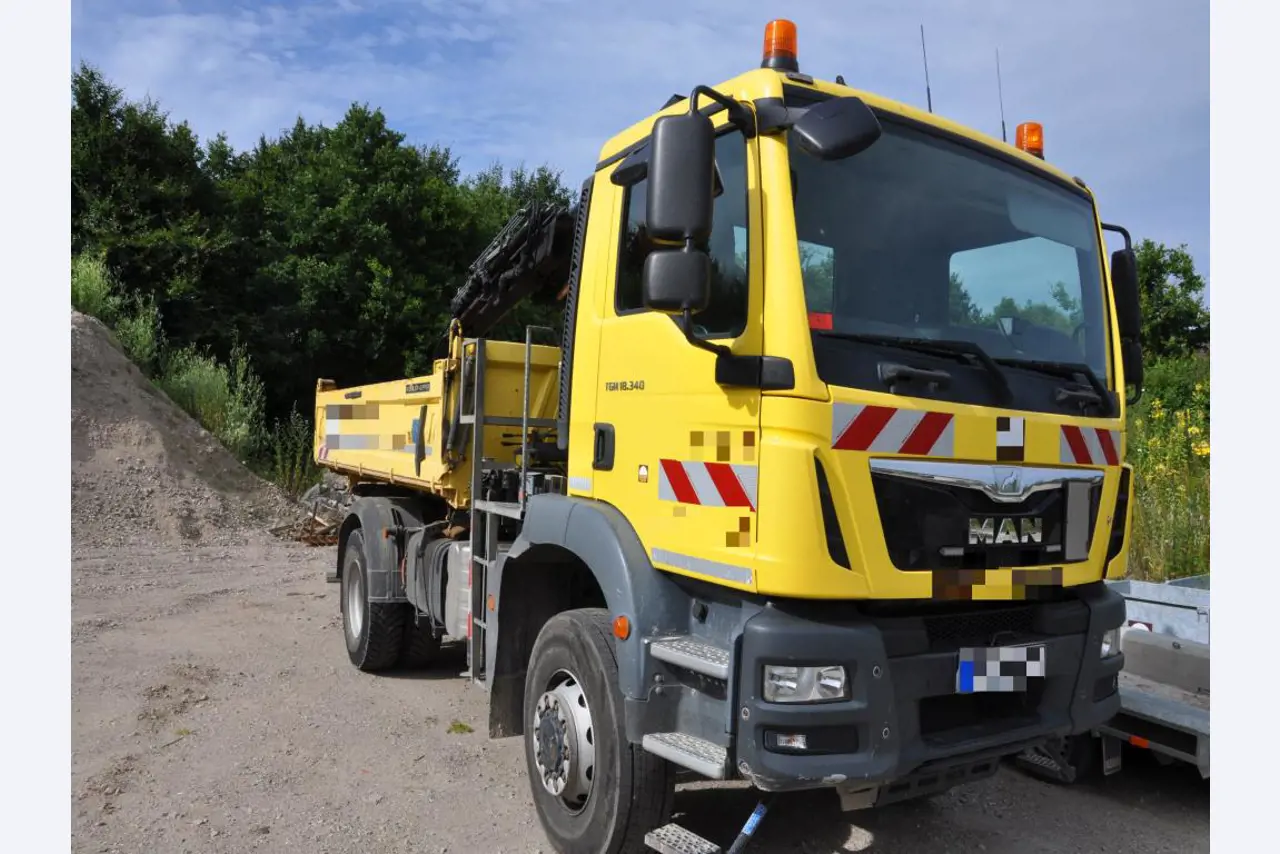 Moderne, gepflegte Bau- und Baustellenfahrzeuge sowie weitere maschinelle Ausstattung aus dem Tiefbau-11