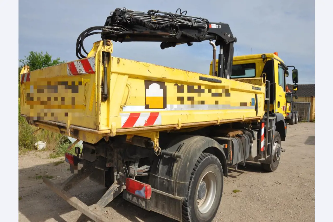 Moderne, gepflegte Bau- und Baustellenfahrzeuge sowie weitere maschinelle Ausstattung aus dem Tiefbau-12