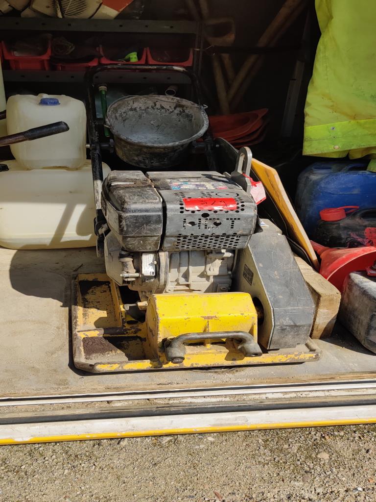 Sodobna, dobro vzdrževana gradbena vozila in vozila za gradbišča ter druga mehanska oprema iz sektorja gradbeništva.-1