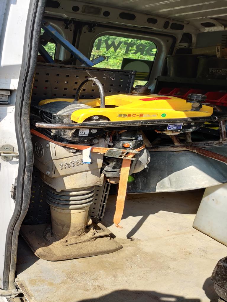 Nowoczesne, dobrze utrzymane pojazdy budowlane i budowlane oraz inny sprzęt mechaniczny z sektora inżynierii lądowej i wodnej.-1