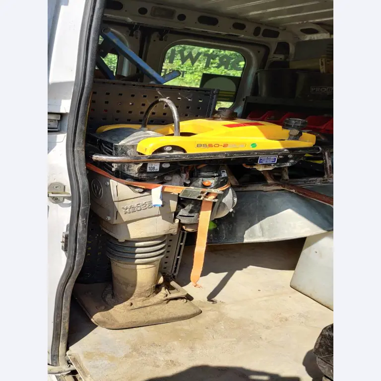 Sodobna, dobro vzdrževana gradbena vozila in vozila za gradbišča ter druga mehanska oprema iz sektorja gradbeništva.-1