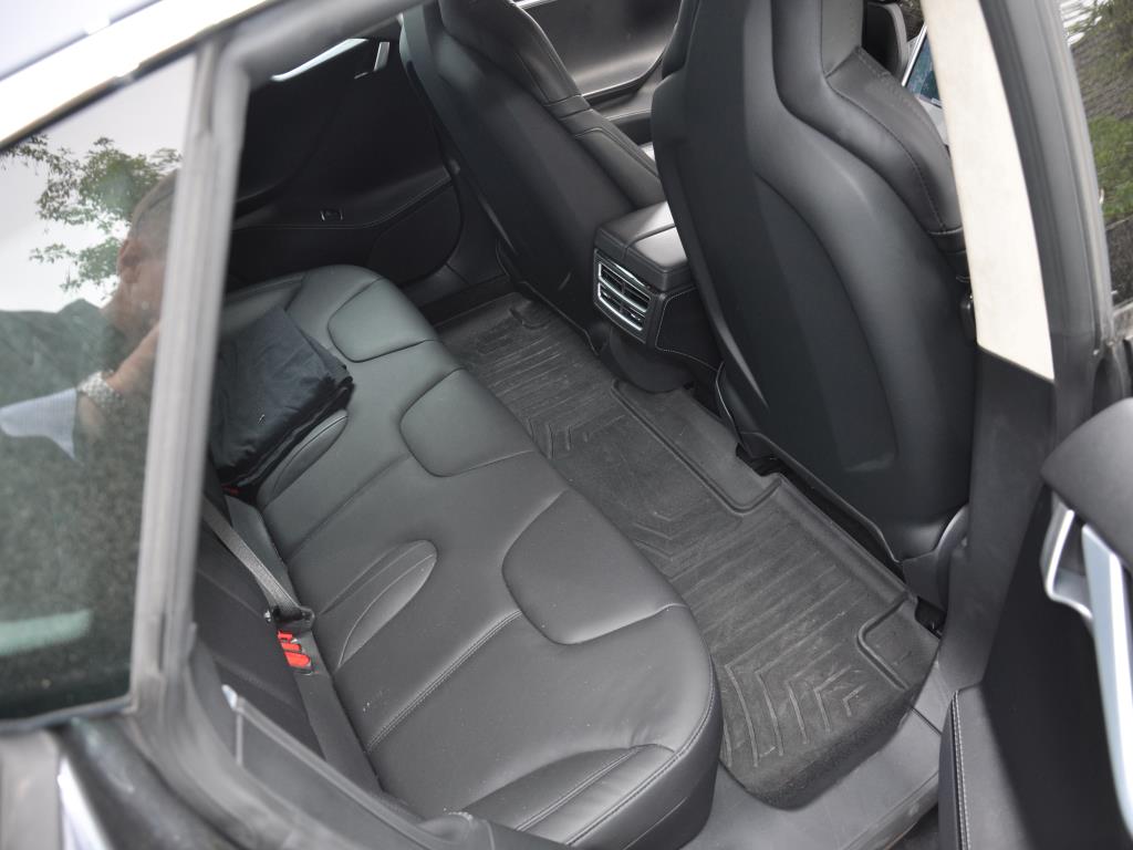 Sodobna, dobro vzdrževana gradbena vozila in vozila za gradbišča ter druga mehanska oprema iz sektorja gradbeništva.-10