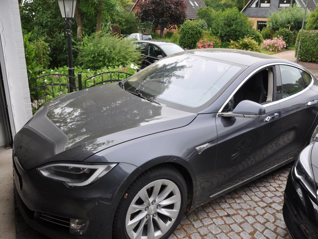 Sodobna, dobro vzdrževana gradbena vozila in vozila za gradbišča ter druga mehanska oprema iz sektorja gradbeništva.-1