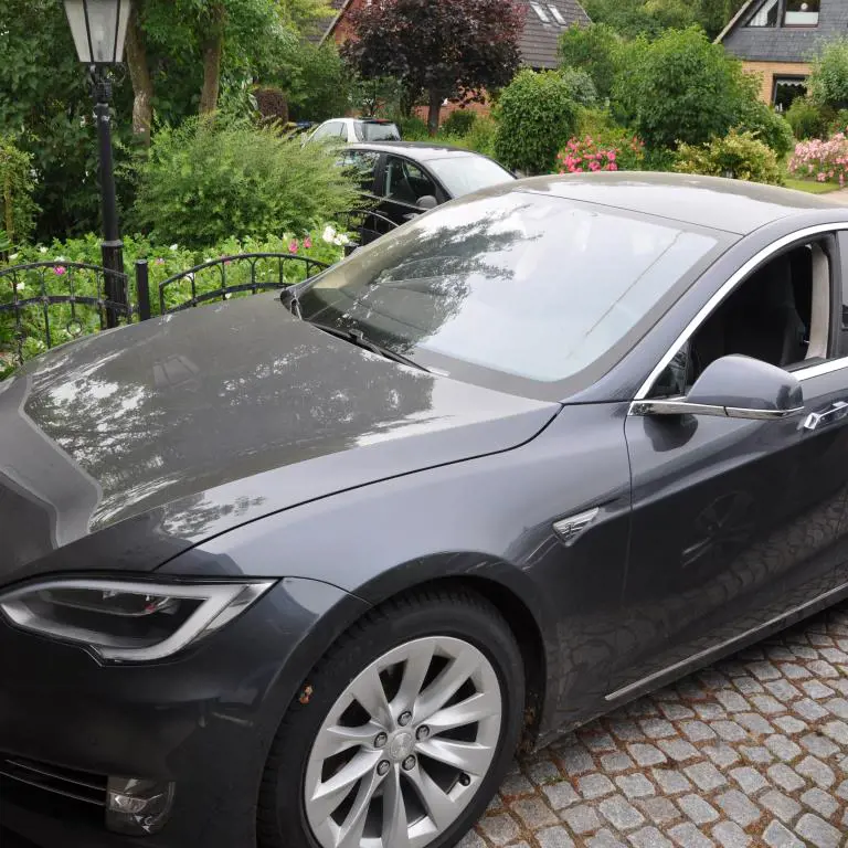 Car TESLA S 75D