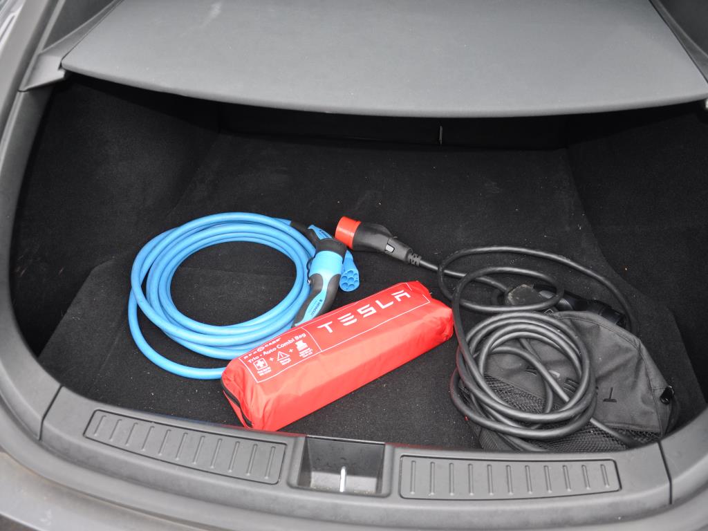 Sodobna, dobro vzdrževana gradbena vozila in vozila za gradbišča ter druga mehanska oprema iz sektorja gradbeništva.-9