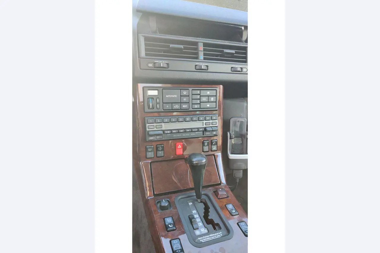 Vehículos de obra y construcción modernos y bien mantenidos y otros equipos mecánicos del sector de la ingeniería civil-13