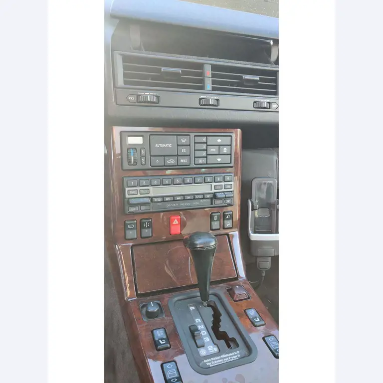 Vehículos de obra y construcción modernos y bien mantenidos y otros equipos mecánicos del sector de la ingeniería civil-13