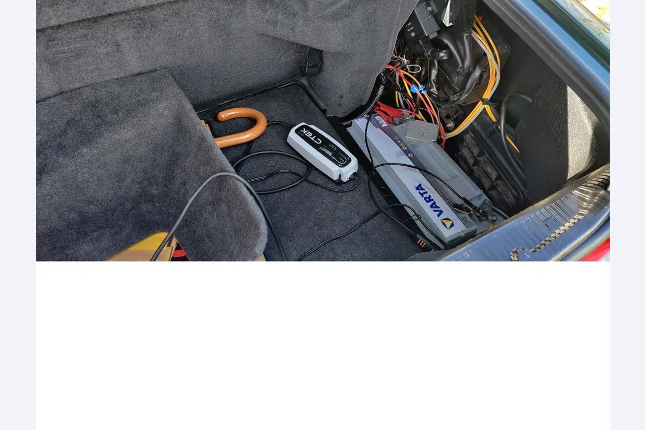 Vehículos de obra y construcción modernos y bien mantenidos y otros equipos mecánicos del sector de la ingeniería civil-15