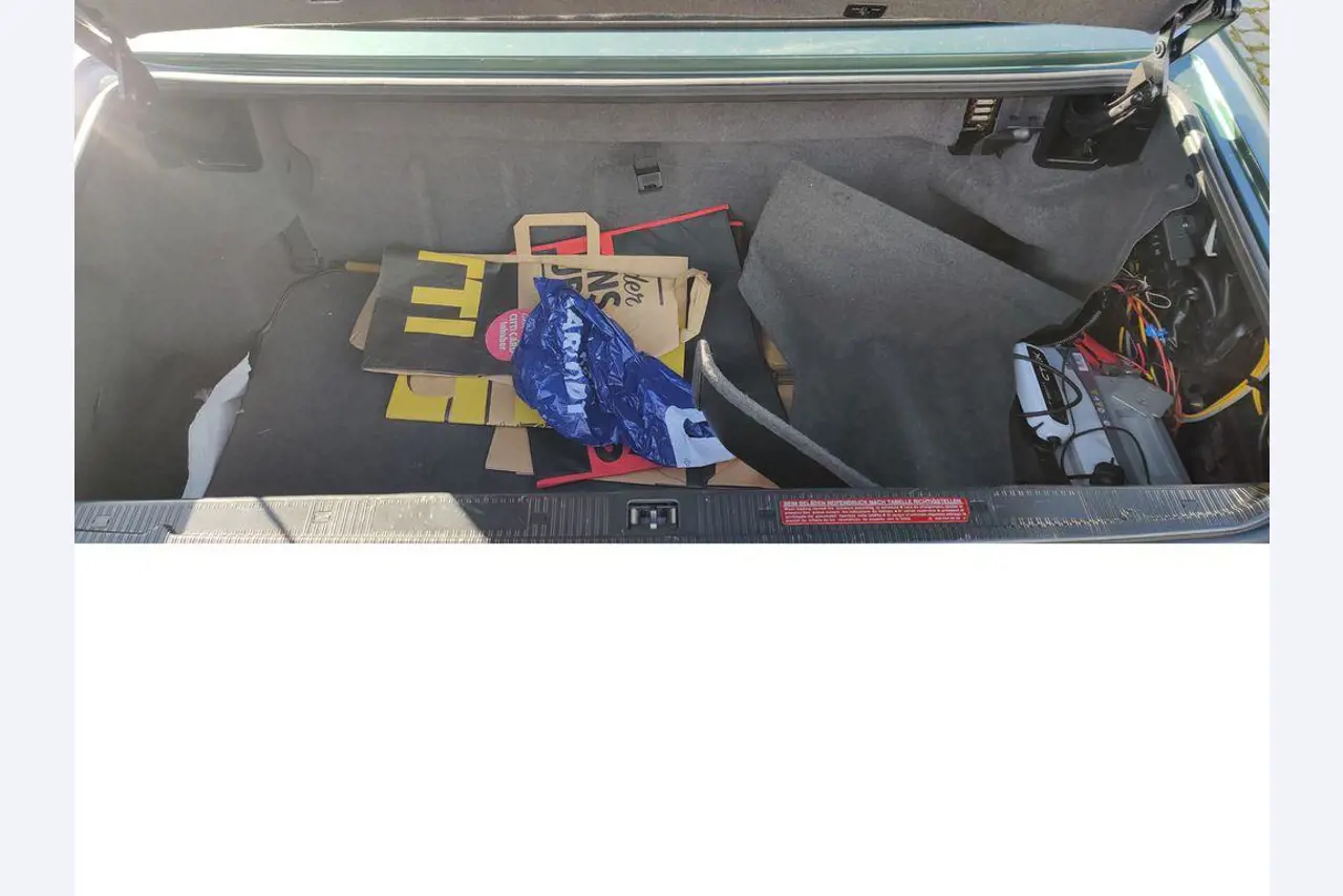 Vehículos de obra y construcción modernos y bien mantenidos y otros equipos mecánicos del sector de la ingeniería civil-16