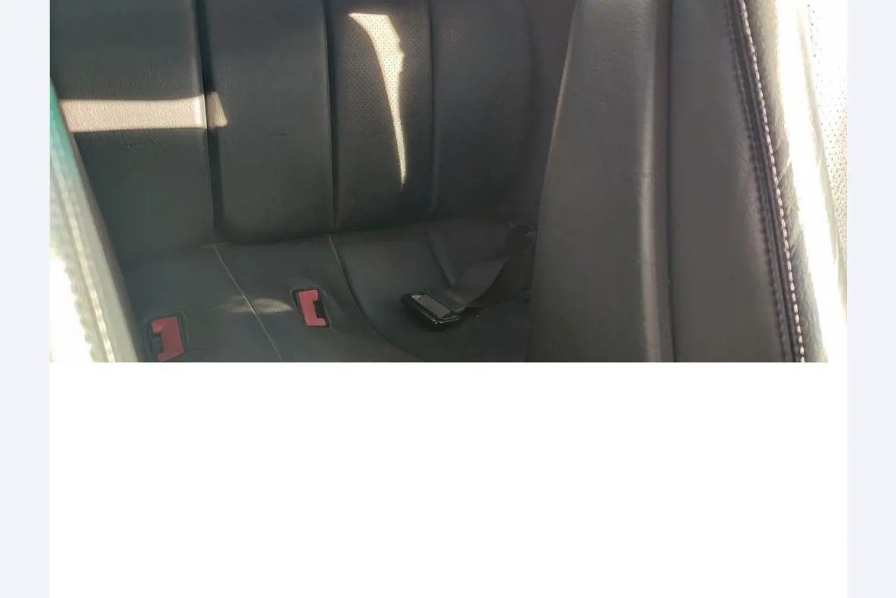 Vehículos de obra y construcción modernos y bien mantenidos y otros equipos mecánicos del sector de la ingeniería civil-19