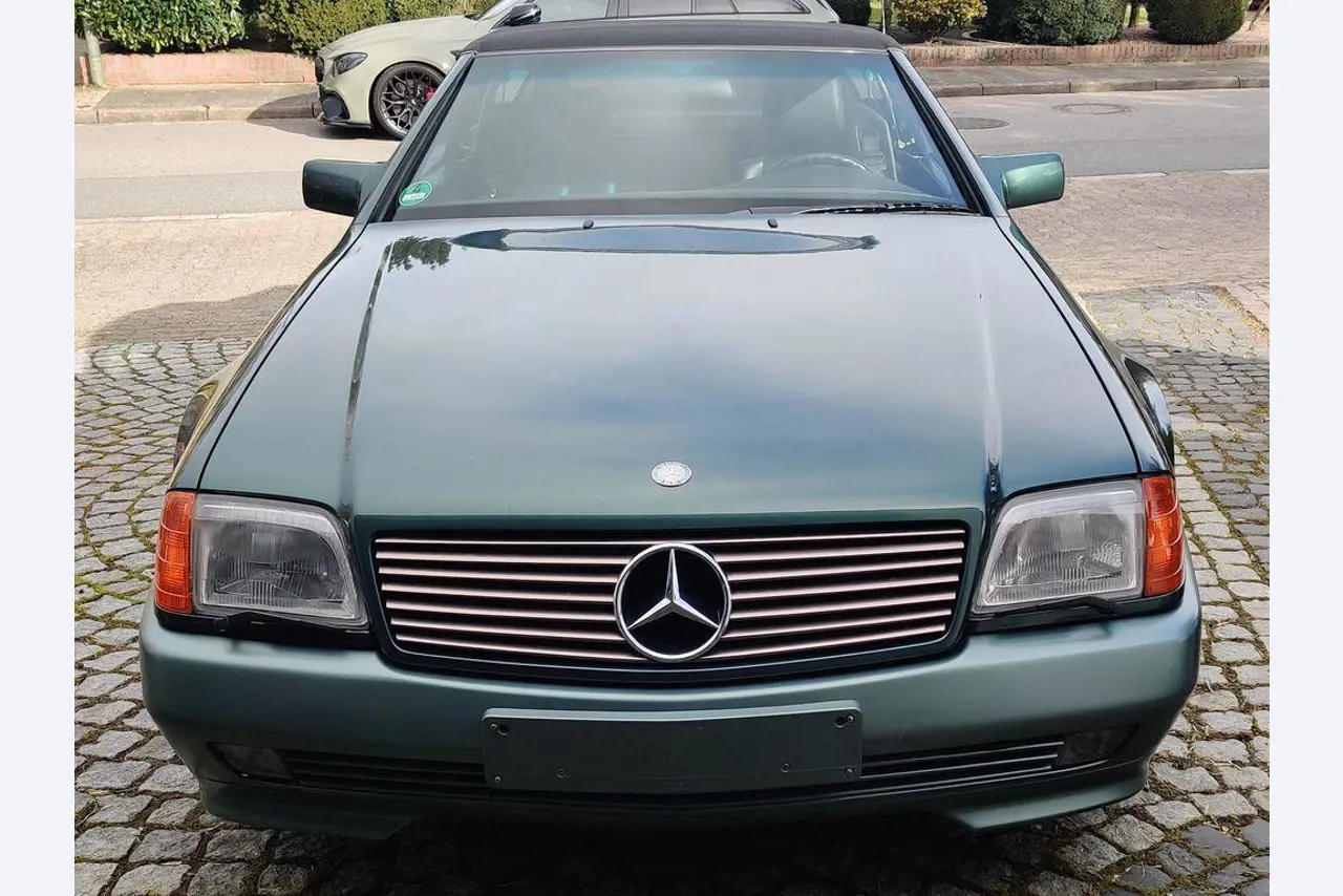 Vehículos de obra y construcción modernos y bien mantenidos y otros equipos mecánicos del sector de la ingeniería civil-1