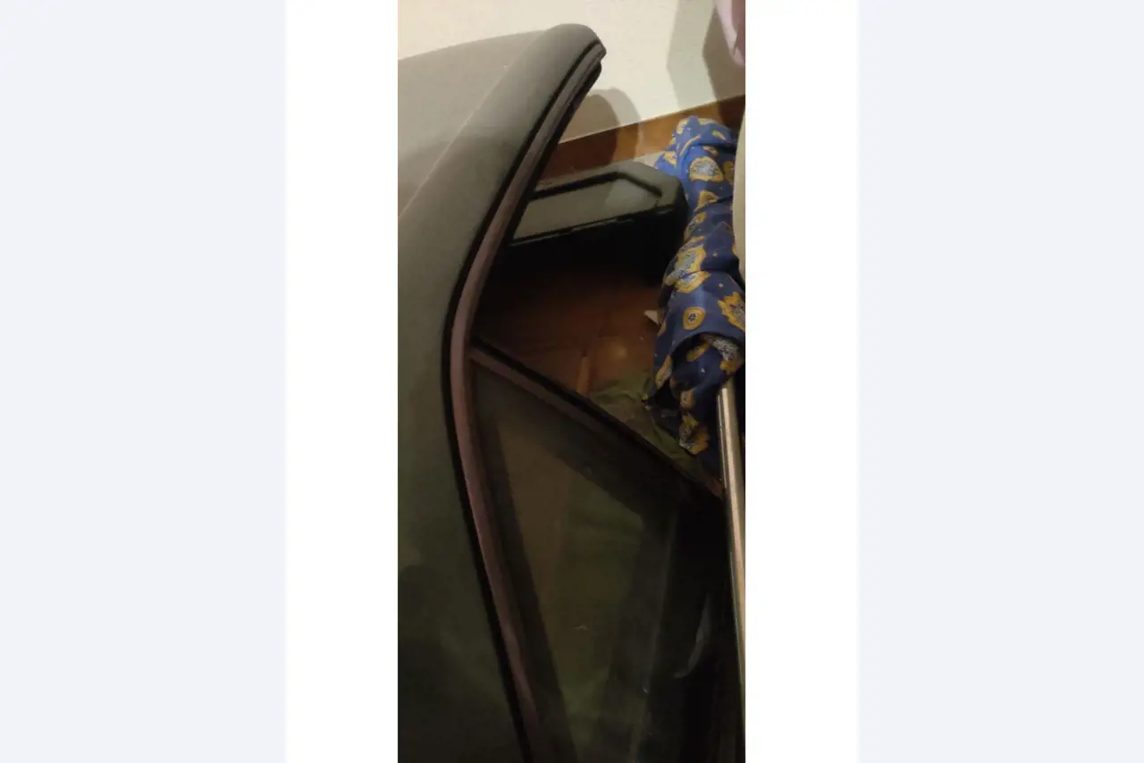 Vehículos de obra y construcción modernos y bien mantenidos y otros equipos mecánicos del sector de la ingeniería civil-34