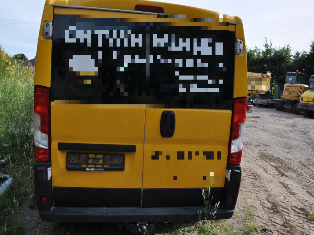 Vehículos de obra y construcción modernos y bien mantenidos y otros equipos mecánicos del sector de la ingeniería civil-6