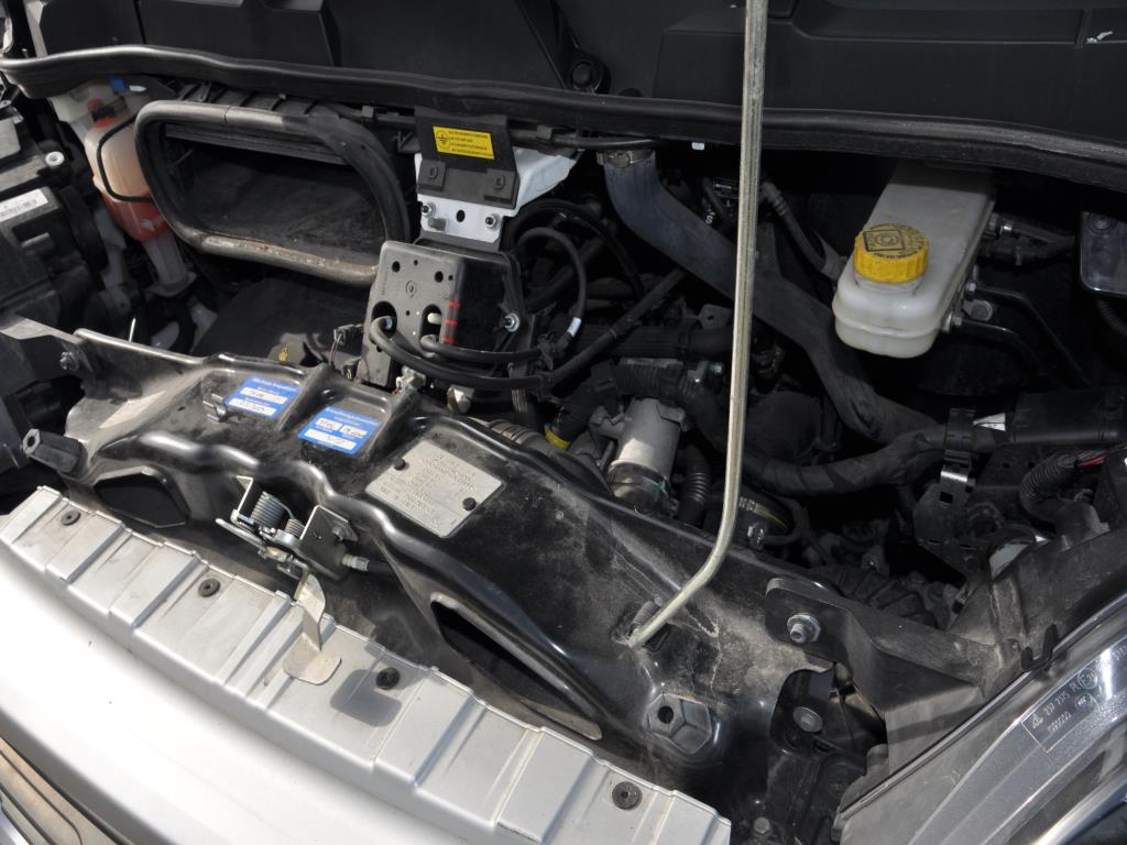 Vehículos de obra y construcción modernos y bien mantenidos y otros equipos mecánicos del sector de la ingeniería civil-3