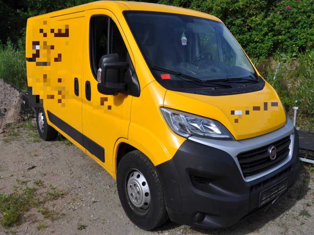 Vehículos de obra y construcción modernos y bien mantenidos y otros equipos mecánicos del sector de la ingeniería civil-1