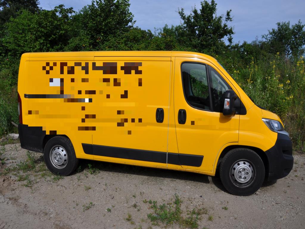 Vehículos de obra y construcción modernos y bien mantenidos y otros equipos mecánicos del sector de la ingeniería civil-5