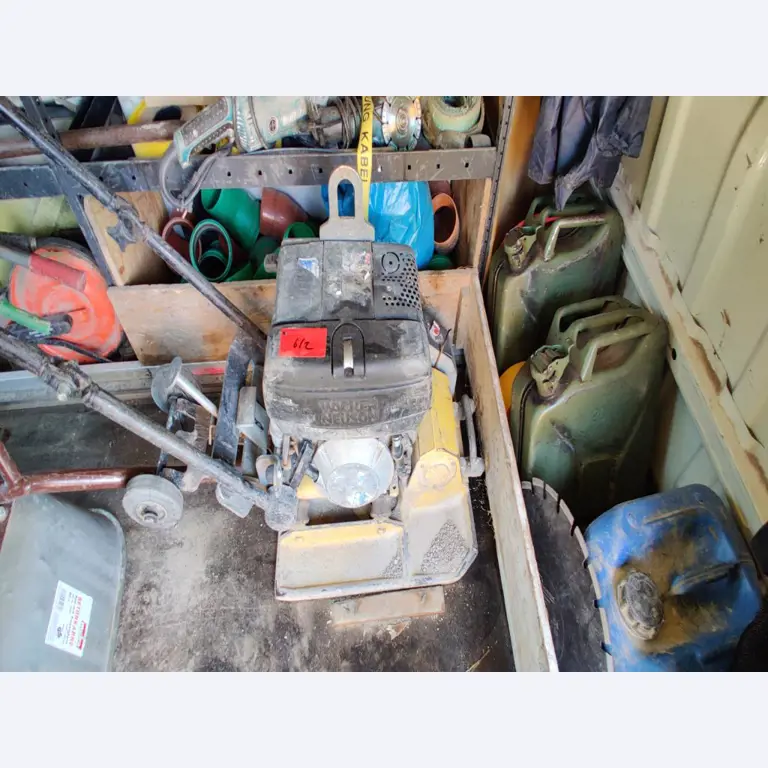 Moderne, goed onderhouden bouwvoertuigen en andere mechanische apparatuur uit de weg- en waterbouwsector-2