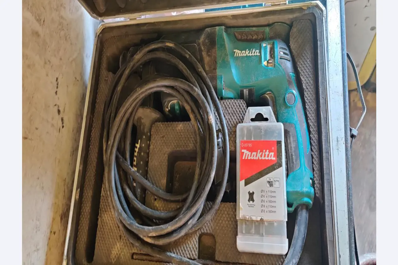 Sodobna, dobro vzdrževana gradbena vozila in vozila za gradbišča ter druga mehanska oprema iz sektorja gradbeništva.-1