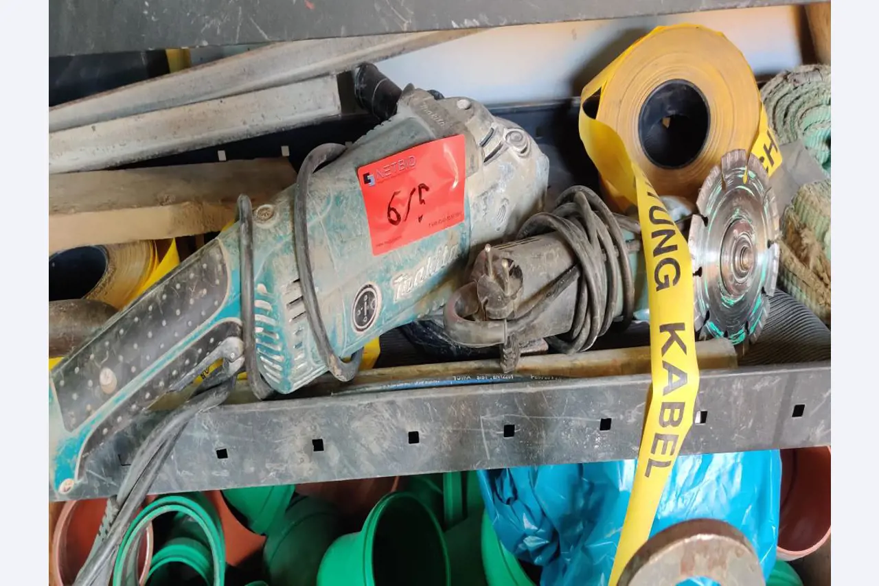 Moderne, gepflegte Bau- und Baustellenfahrzeuge sowie weitere maschinelle Ausstattung aus dem Tiefbau-1
