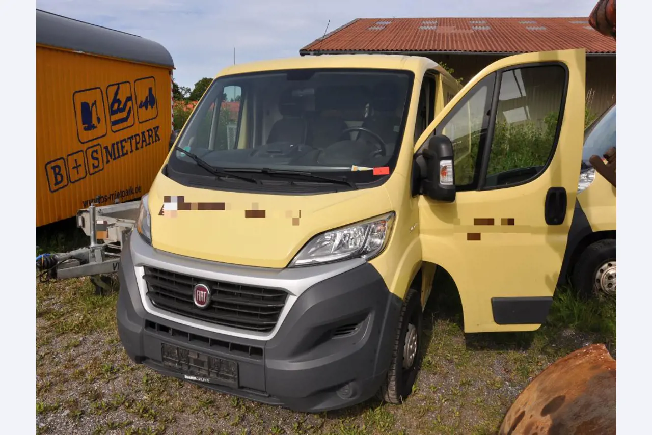 Moderne, gepflegte Bau- und Baustellenfahrzeuge sowie weitere maschinelle Ausstattung aus dem Tiefbau-1