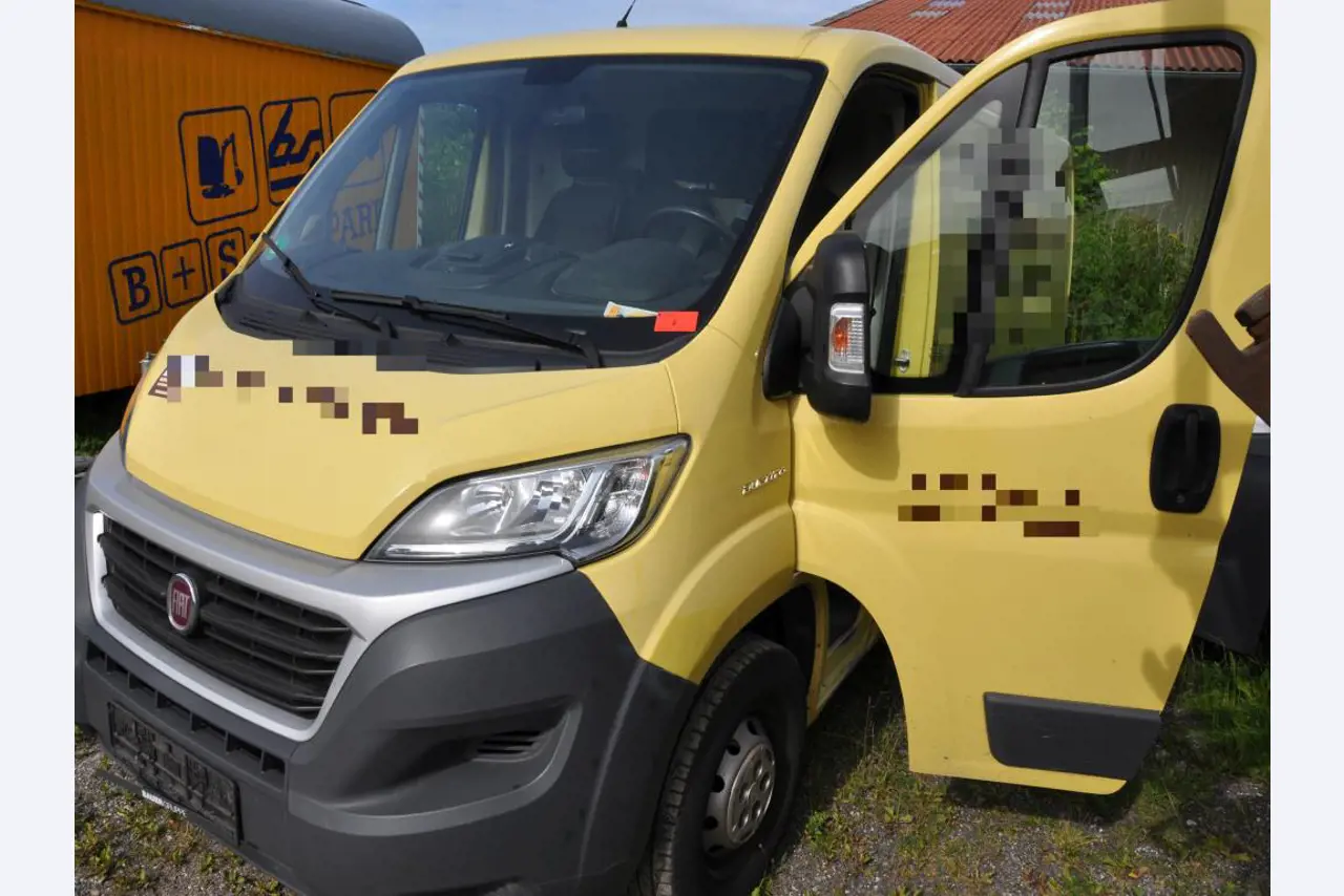 Moderne, gepflegte Bau- und Baustellenfahrzeuge sowie weitere maschinelle Ausstattung aus dem Tiefbau-10