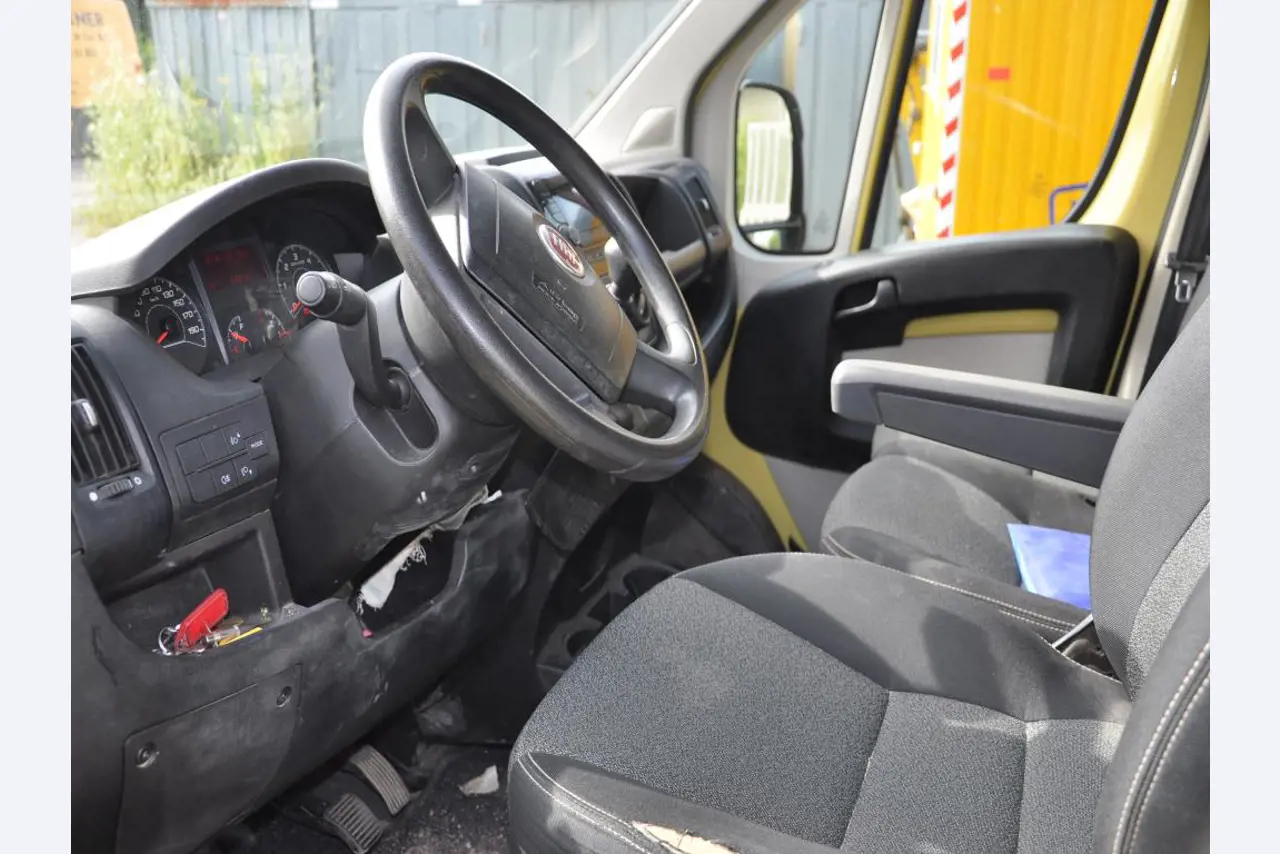 Moderne, gepflegte Bau- und Baustellenfahrzeuge sowie weitere maschinelle Ausstattung aus dem Tiefbau-3