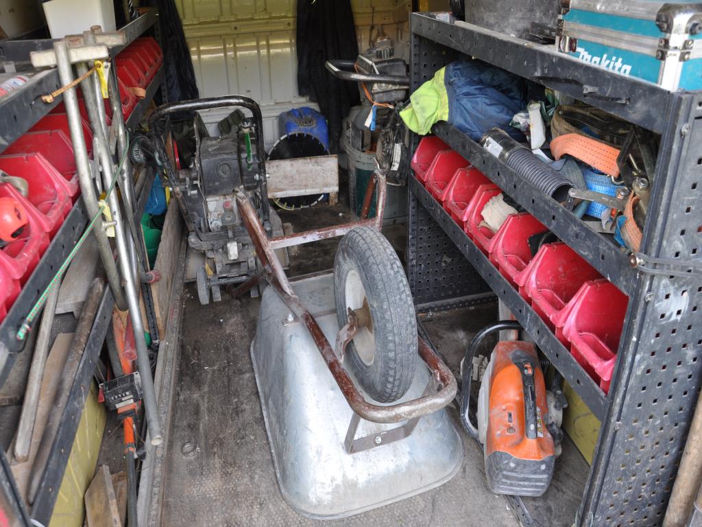 Sodobna, dobro vzdrževana gradbena vozila in vozila za gradbišča ter druga mehanska oprema iz sektorja gradbeništva.-5