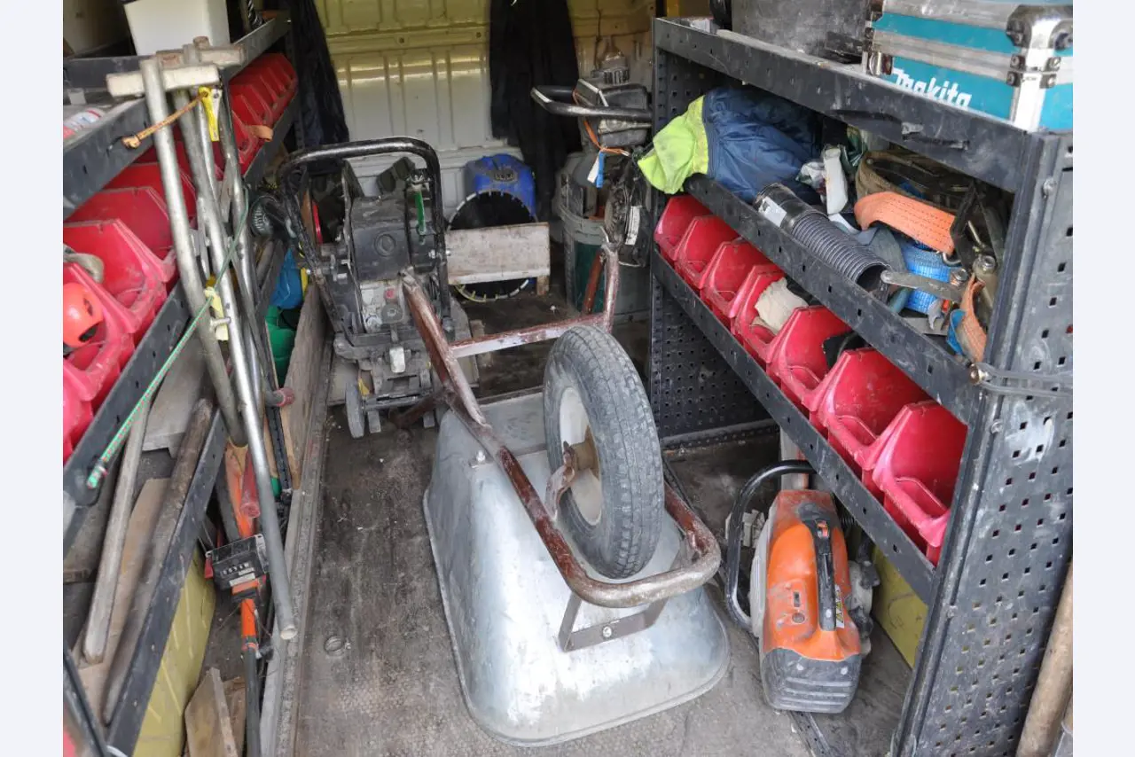 Moderne, gepflegte Bau- und Baustellenfahrzeuge sowie weitere maschinelle Ausstattung aus dem Tiefbau-5