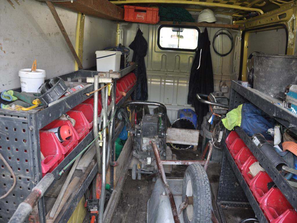 Sodobna, dobro vzdrževana gradbena vozila in vozila za gradbišča ter druga mehanska oprema iz sektorja gradbeništva.-6