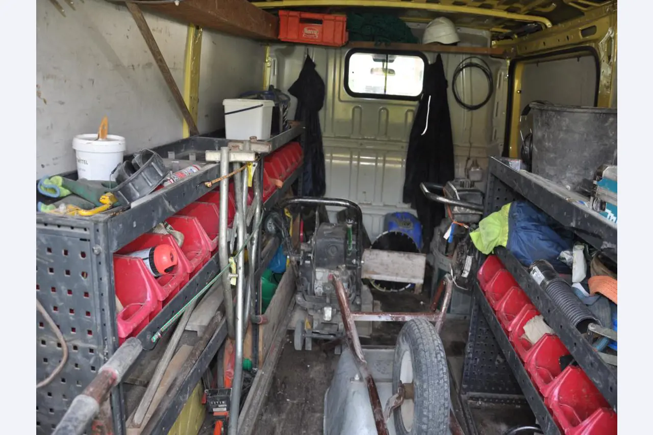 Moderne, gepflegte Bau- und Baustellenfahrzeuge sowie weitere maschinelle Ausstattung aus dem Tiefbau-6