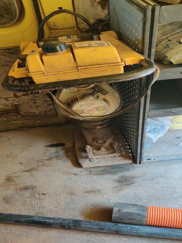 Nowoczesne, dobrze utrzymane pojazdy budowlane i budowlane oraz inny sprzęt mechaniczny z sektora inżynierii lądowej i wodnej.-4