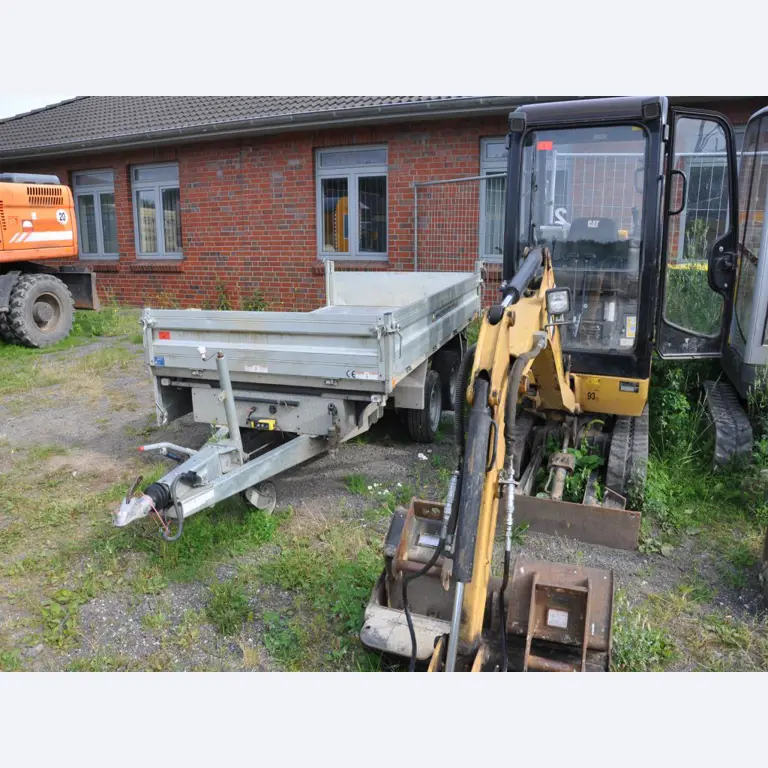 Moderne, goed onderhouden bouwvoertuigen en andere mechanische apparatuur uit de weg- en waterbouwsector-2