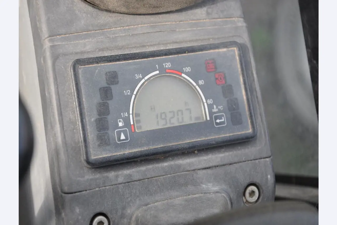 Moderne, goed onderhouden bouwvoertuigen en andere mechanische apparatuur uit de weg- en waterbouwsector-9