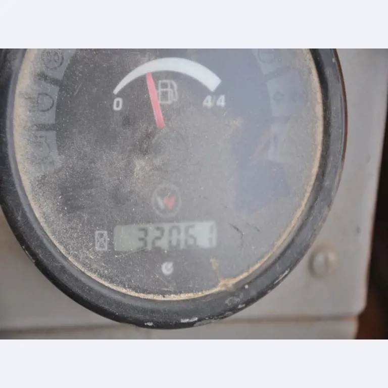 Vehículos de obra y construcción modernos y bien mantenidos y otros equipos mecánicos del sector de la ingeniería civil-4