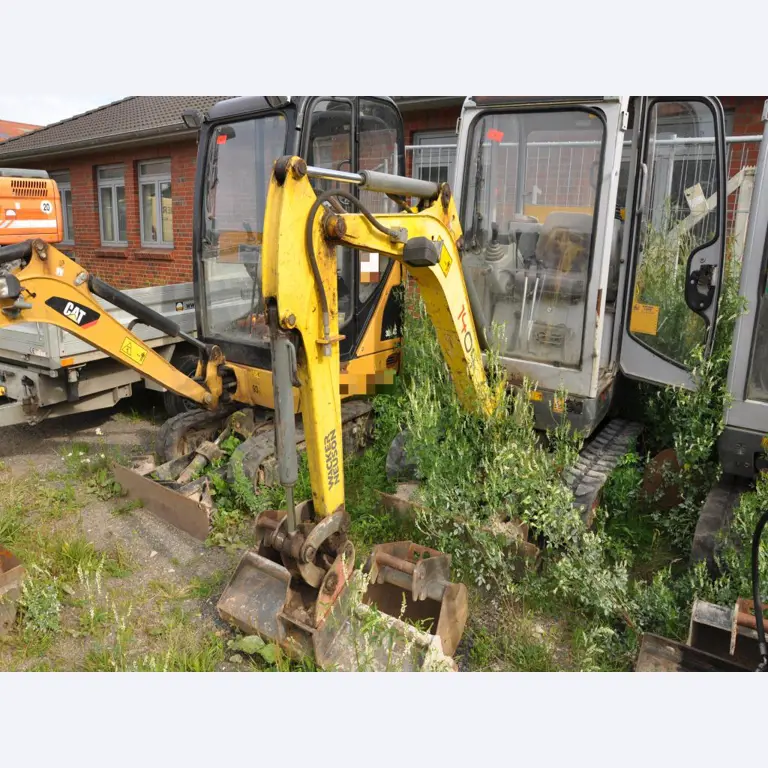Vehículos de obra y construcción modernos y bien mantenidos y otros equipos mecánicos del sector de la ingeniería civil-1
