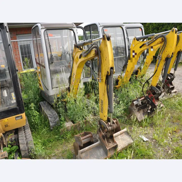 Vehículos de obra y construcción modernos y bien mantenidos y otros equipos mecánicos del sector de la ingeniería civil-5