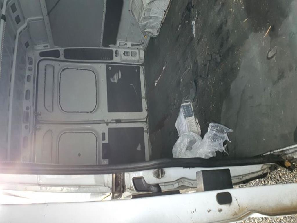 Véhicules de transport et véhicules-16