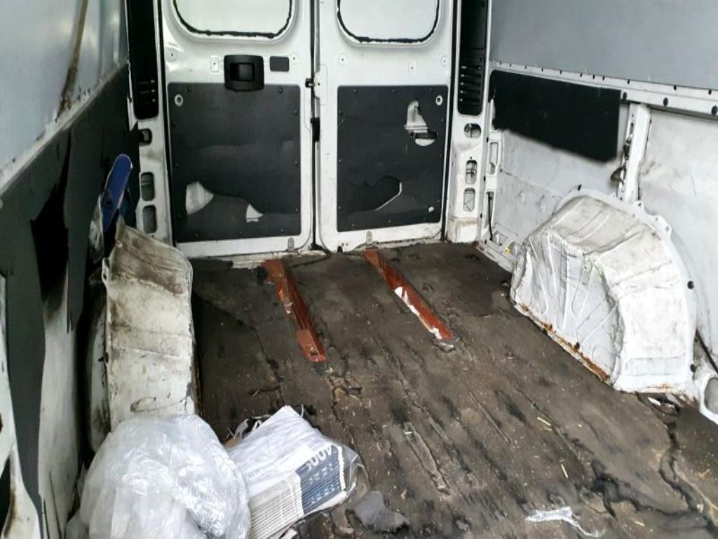 Véhicules de transport et véhicules-17