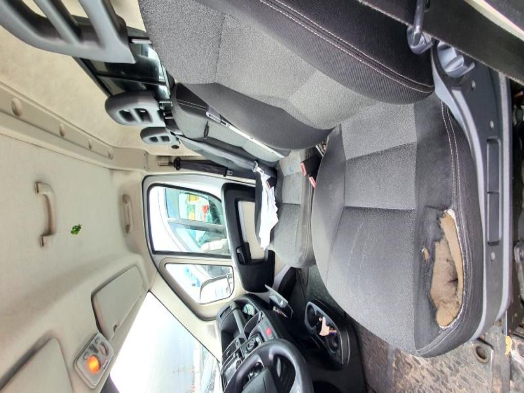 Véhicules de transport et véhicules-30