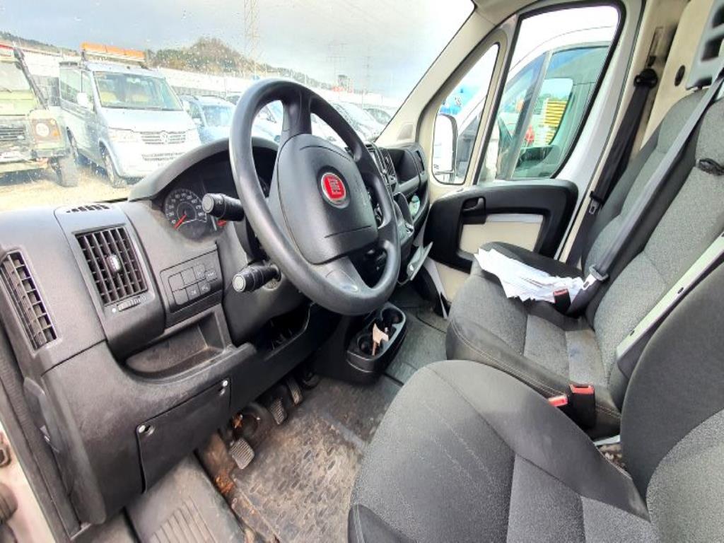 Véhicules de transport et véhicules-31