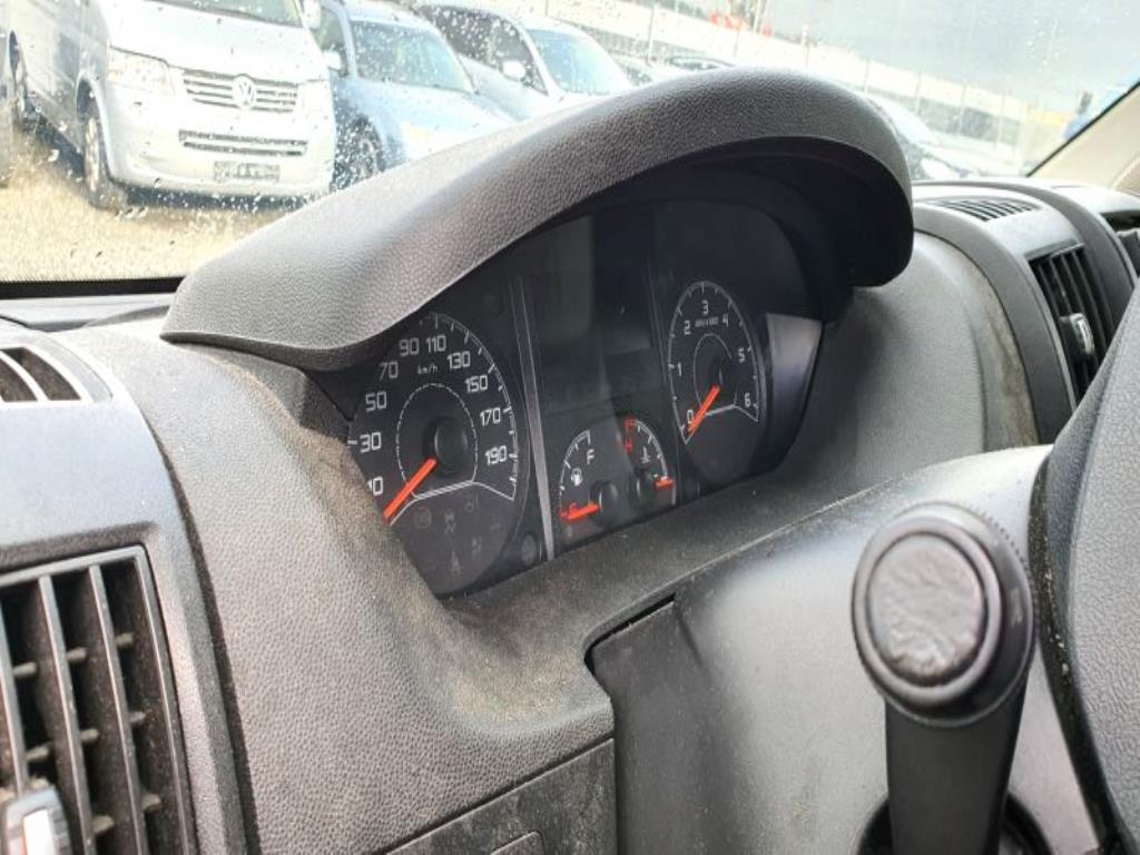 Véhicules de transport et véhicules-35