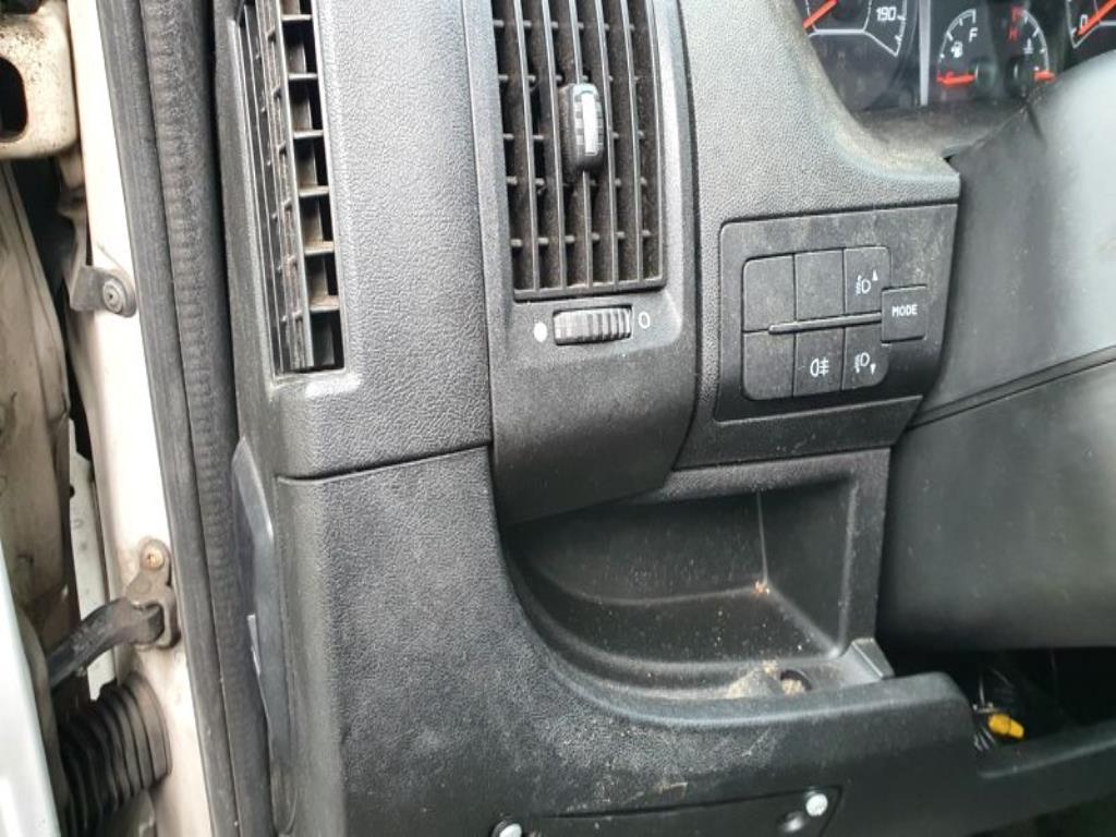 Véhicules de transport et véhicules-36