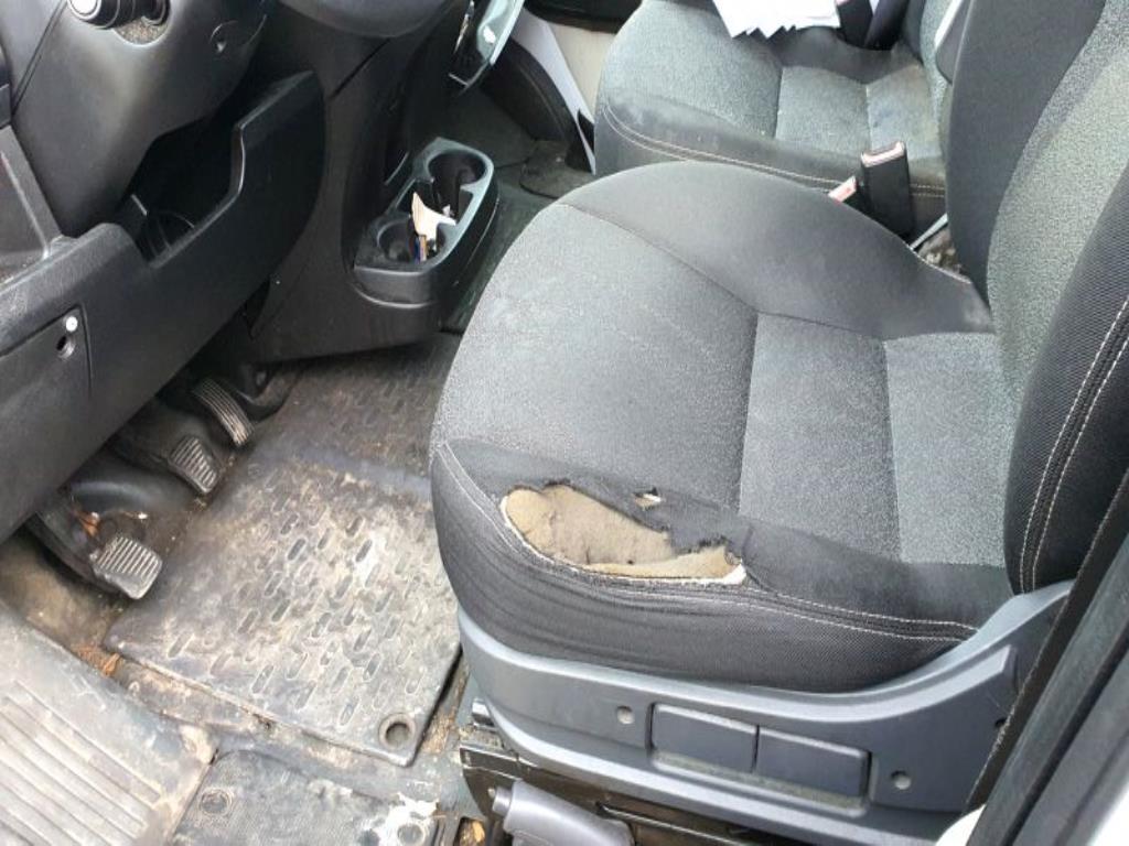 Véhicules de transport et véhicules-40