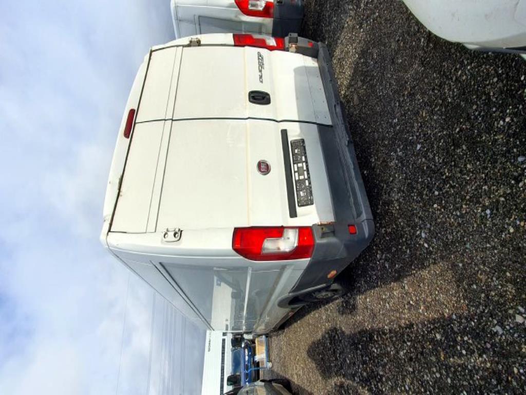 Véhicules de transport et véhicules-6