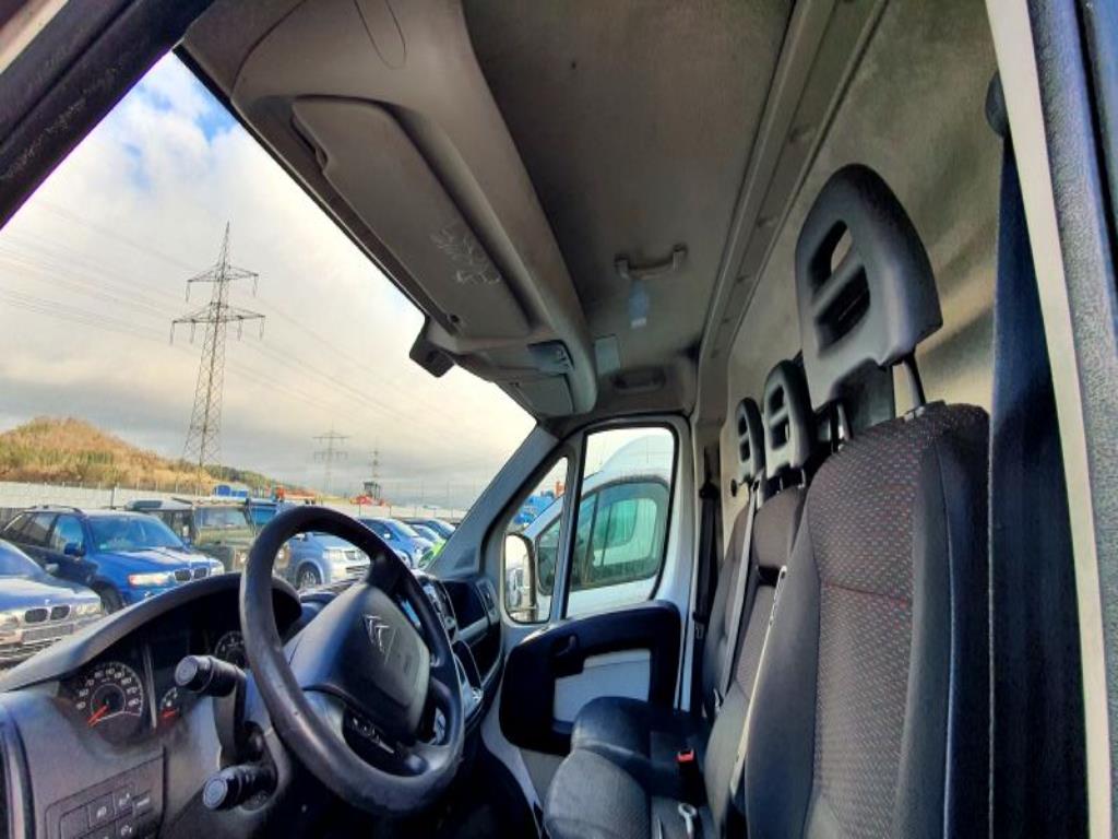 Transporter und Fahrzeuge-24