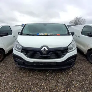 Transporteur Renault Trafic LF, QR 4379