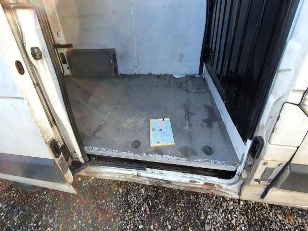 Véhicules de transport et véhicules-11